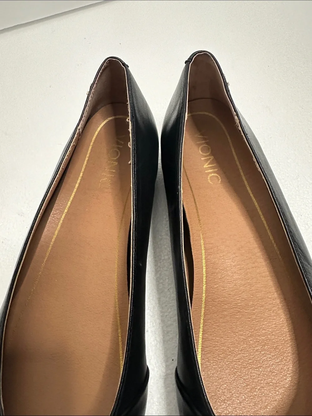 Vionic Black Pointed Toe Bow leather Ballet Flats - Women size 9 comfy office